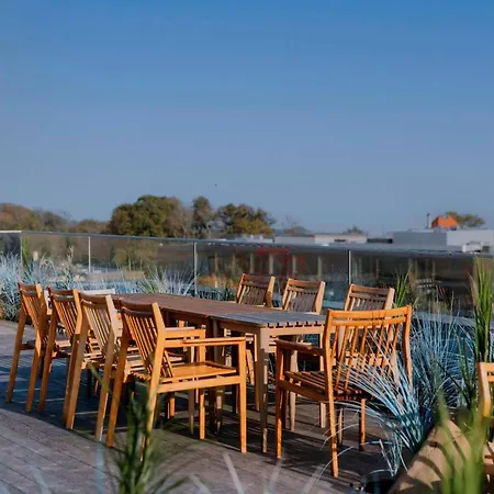 فندق Yotel Geneva 4*