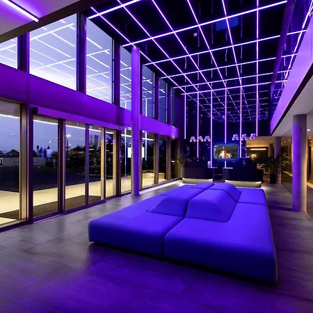 Yotel Geneva Lake, Select By Hilton
