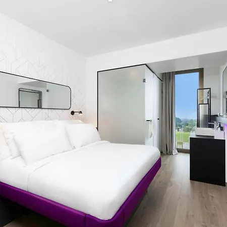 Yotel Geneva 4*